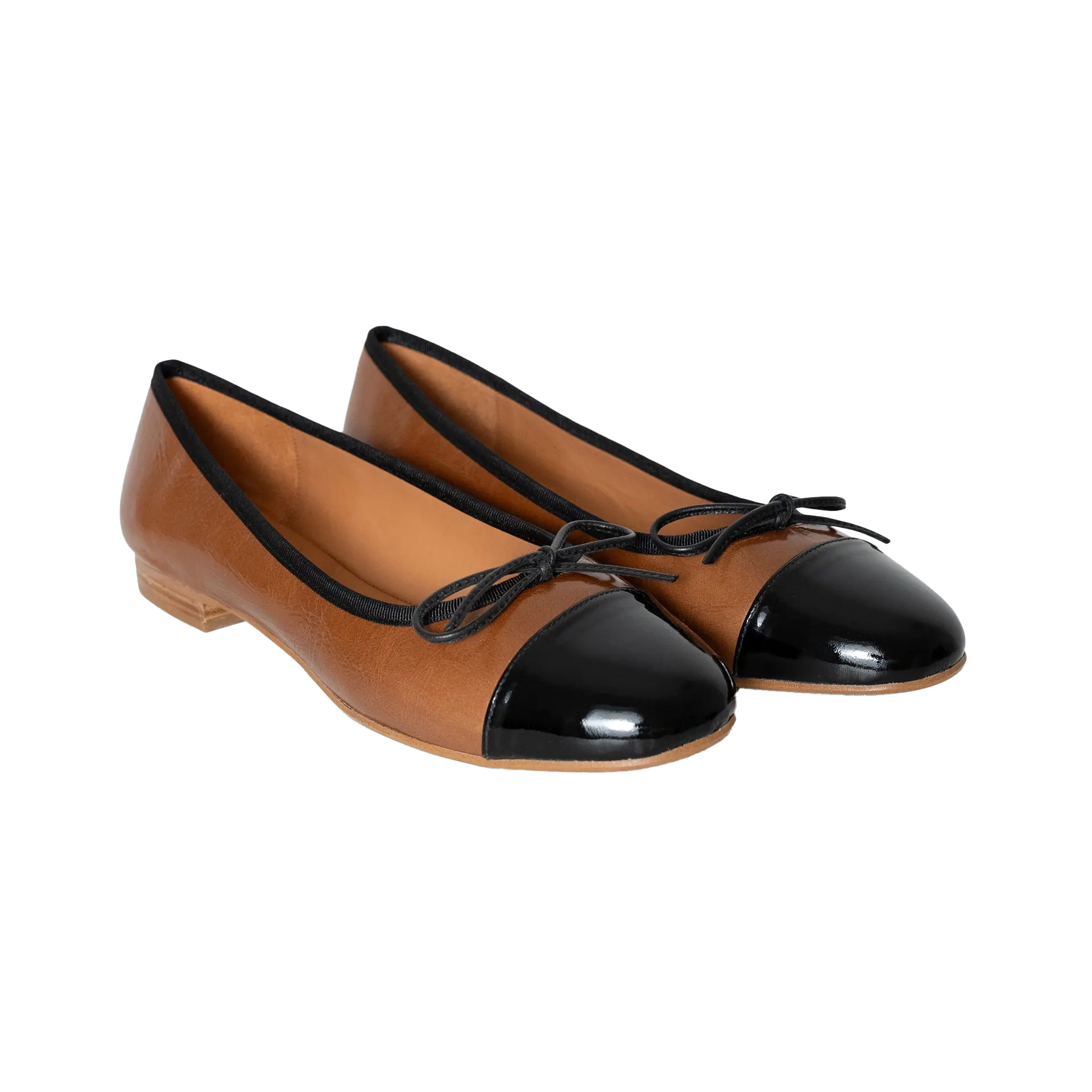 Handgefertigter Ballerina aus braunem Leder Handgefertigter Ballerina aus braunem Leder